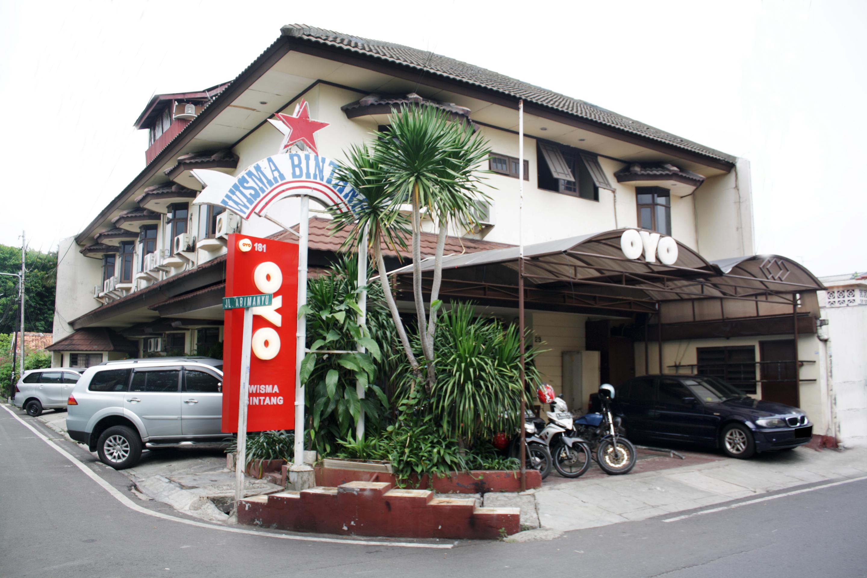 Отель Vaccinated Staff - Oyo 181 Wisma Bintang Джакарта Экстерьер фото